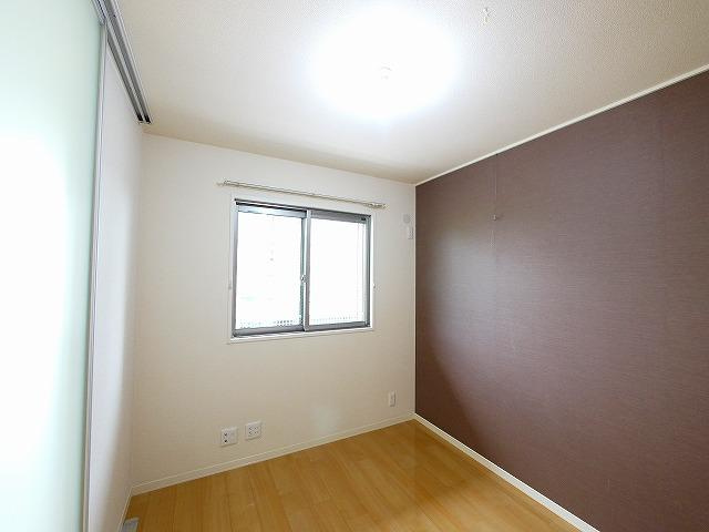 ベレオ天理の寝室|広くて明るい寝室