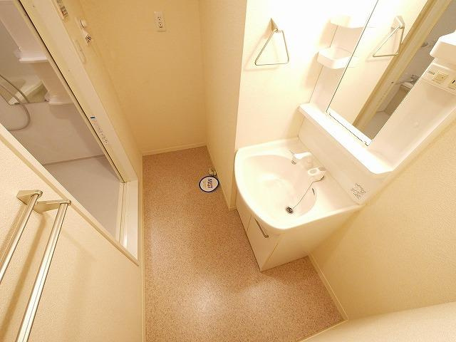 ベレオ天理の洗面所|広い洗面スペース