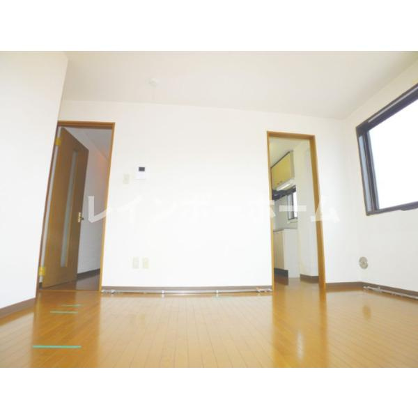 仲介手数料（賃料の1.10ヵ月）の50％OFF対象物件！の居間・リビング