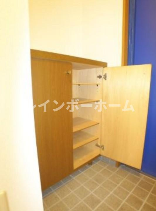 仲介手数料（賃料の1.10ヵ月）の50％OFF対象物件！の玄関