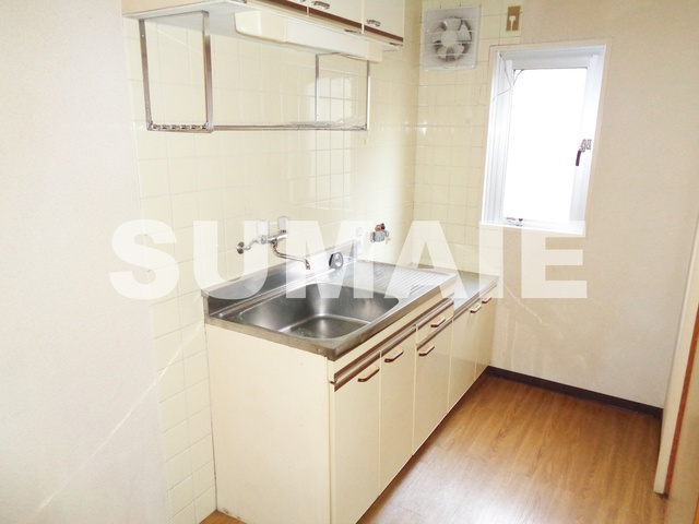 長谷川ハイムのキッチン|窓付きキッチンです☆