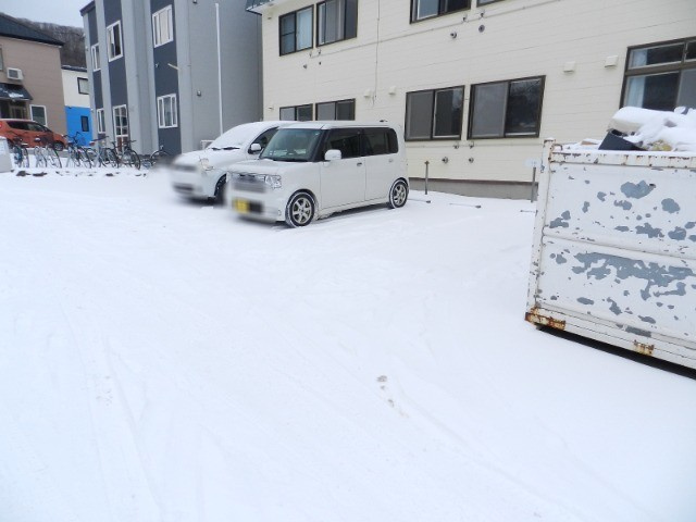 早川ハイツの駐車場