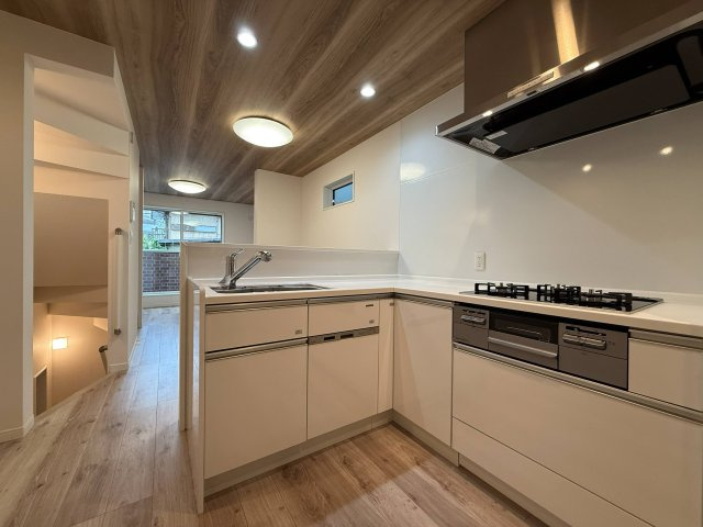 大田区中馬込一丁目戸建のキッチン|コンパクトなキッチンで掃除もラクラク