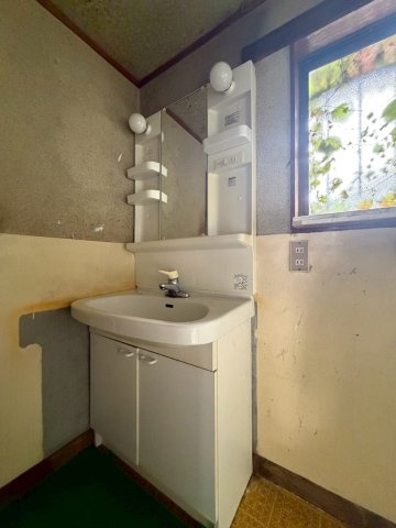 東京都八王子市下恩方町 中古戸建の独立洗面台|独立洗面台です