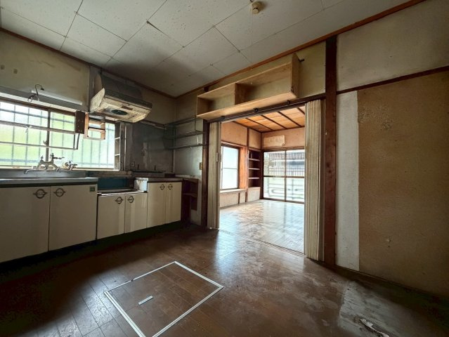 東京都八王子市下恩方町 中古戸建のキッチン|キッチンでお料理をお楽しみください