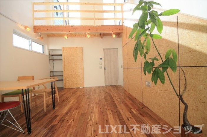 アウトドア×お家の居間・リビング|使いやすい居間です