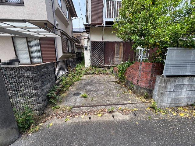 町田市金井1丁目　中古戸建の駐車場|駐車場に車を止められます