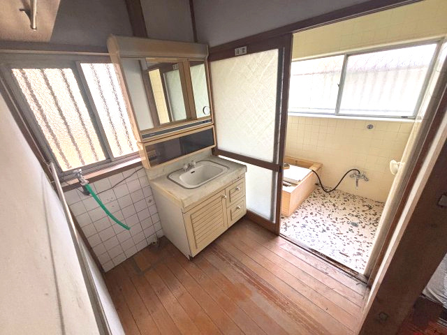 町田市金井1丁目　中古戸建の脱衣所