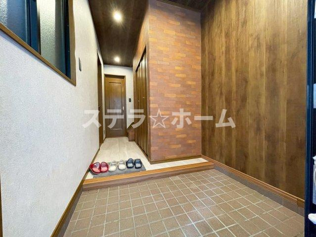 瑞光2 中古戸建の玄関|落ち着いた玄関です