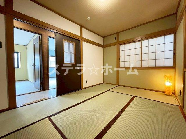 瑞光2 中古戸建の和室|畳の上でゆっくりとくつろげる和室です