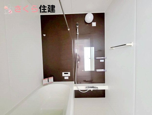 リガーレ宇都宮市駒生町14期の浴室|雨の日や湿気の多い梅雨時期など、洗濯物が乾き難い時期に重宝する浴室換気乾燥機付き