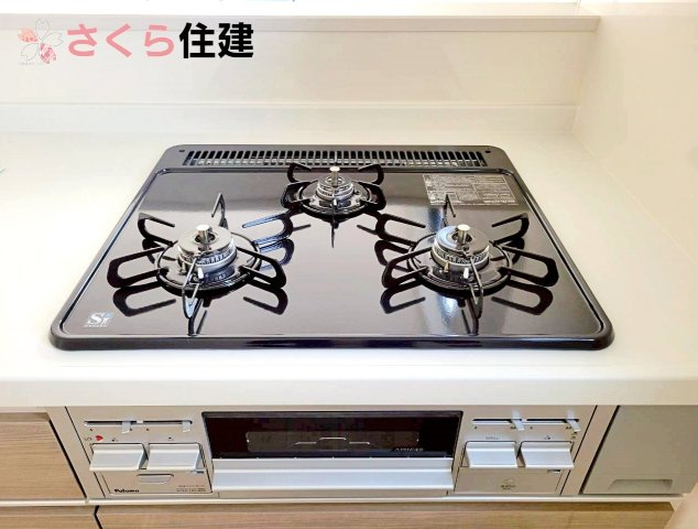 リガーレ宇都宮市駒生町14期のキッチン|3口コンロでお料理の効率アップ♪