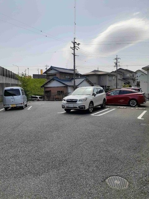 フリーデの駐車場