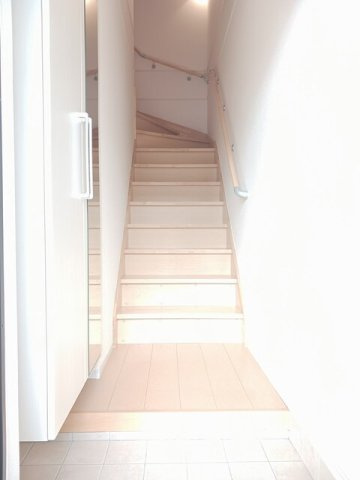 グロワールＢの玄関