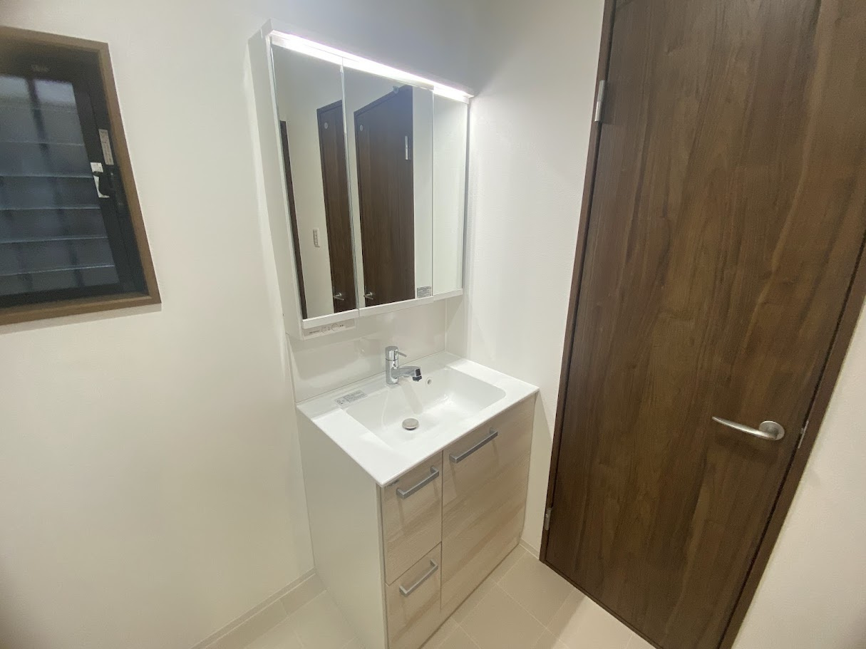 兵庫県尼崎市長洲中通2丁目4-9の独立洗面台|朝の支度にも助かる、独立の洗髪洗面化粧台