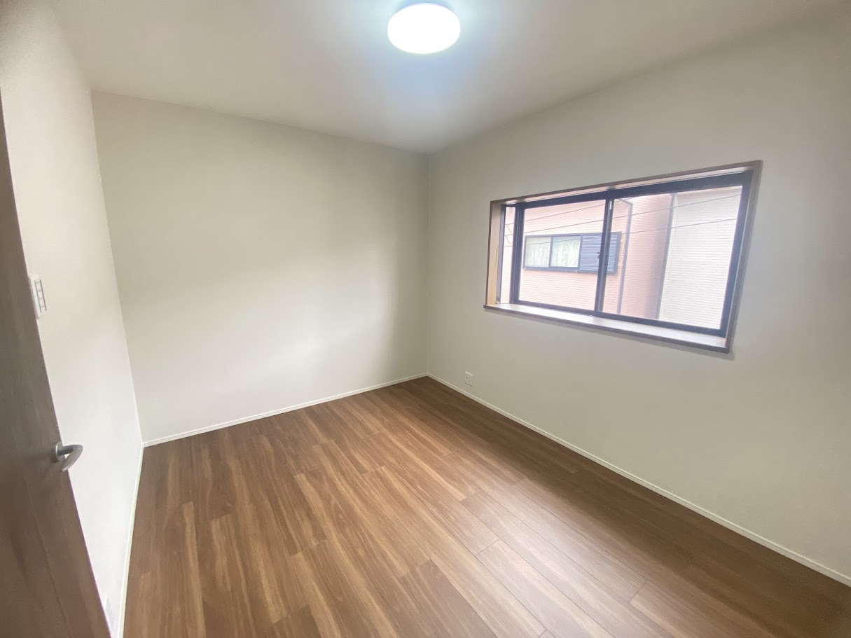 兵庫県尼崎市長洲中通2丁目4-9の洋室|落ち着いた色調の洋室です