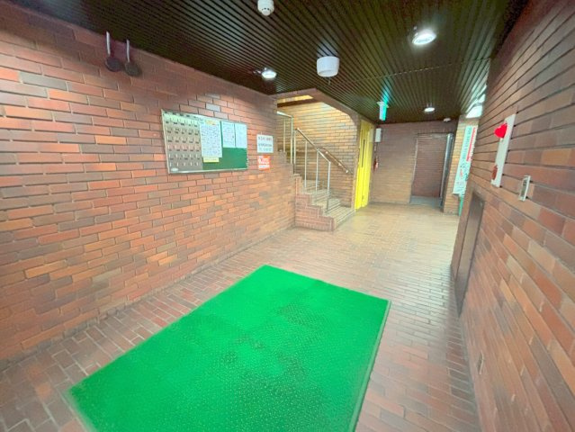 内田ロイヤルハイツのロビー