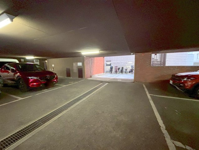 内田ロイヤルハイツの駐車場