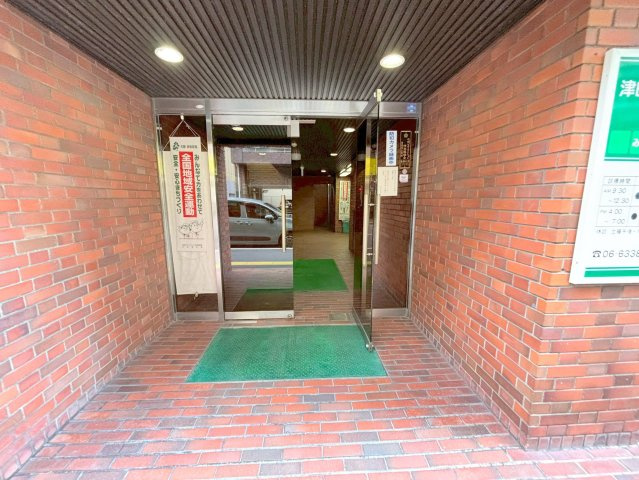 内田ロイヤルハイツのエントランス