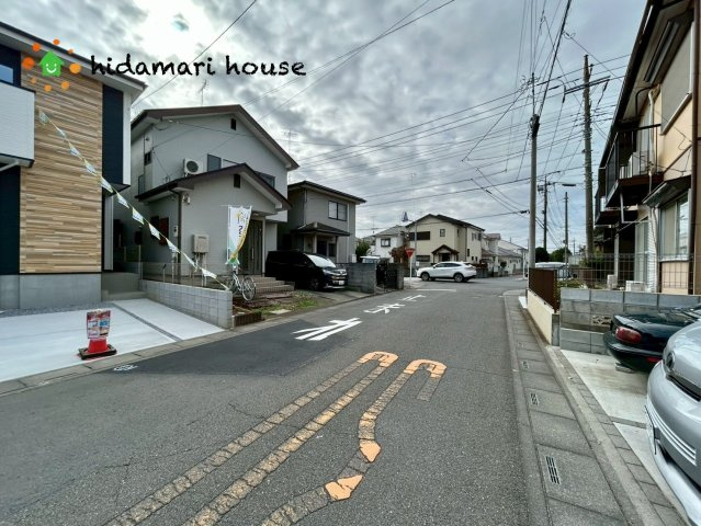 上尾市浅間台12期　新築戸建　GRACE01の前面道路含む現地写真