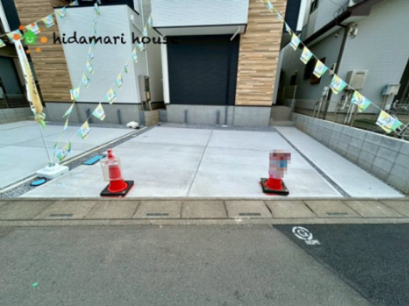 上尾市浅間台12期　新築戸建　GRACE01の駐車場