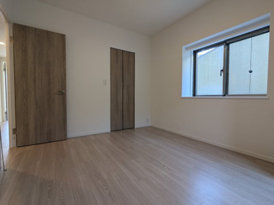 【洋室】 | 北五葉パークホームズ | バルコニーにも面しているので通風良好です。