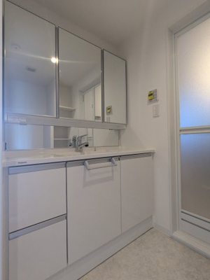 【独立洗面台】 | 北五葉パークホームズ | 収納たっぷりな洗面台ですっきり片付きます。