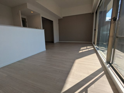 【居間・リビング】 | 北五葉パークホームズ | 1階のお部屋ですが南西向きで陽当り・通風良好です。