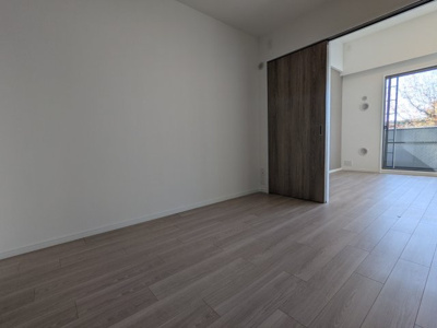 【洋室】 | 北五葉パークホームズ | リビングとの続き間になっているのでより広くお使いいただけます。客間としてもお使いいただけます。