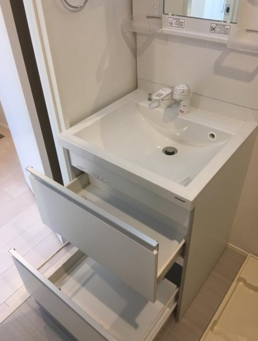 グランバレー大鳥居の独立洗面台