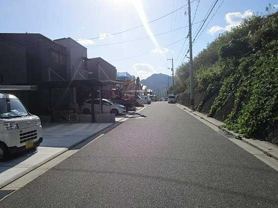 【前面道路含む現地写真】
