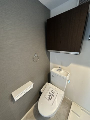 【トイレ】 | ベイルーム中央林間 | イメージ写真です・温水洗浄便座付き＆便利な収納付きです♪