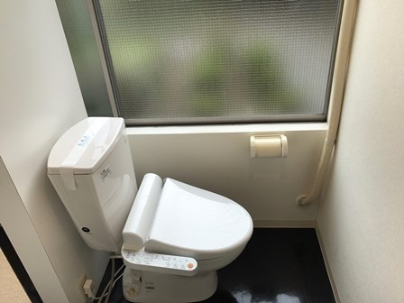 モナ・ベイルのトイレ