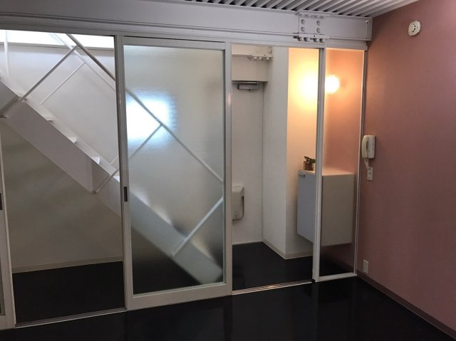 モナ・ベイルの洋室