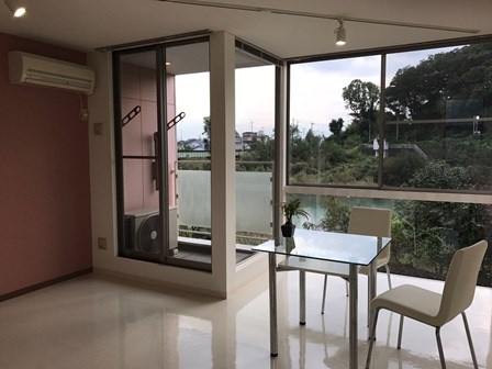 モナ・ベイルの内装