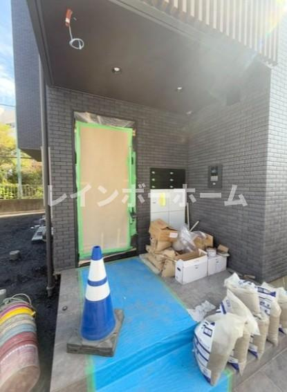 仮称メゾンブルーのエントランス