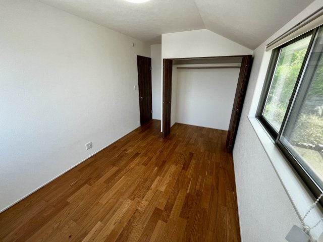 明石市朝霧東町３丁目　戸建の洋室