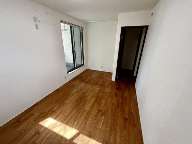 明石市朝霧東町３丁目　戸建の洋室