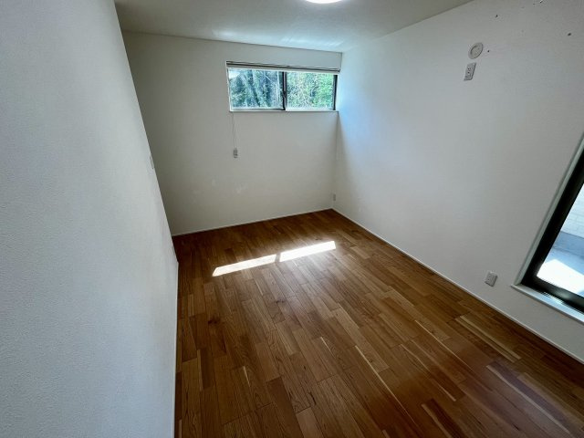 明石市朝霧東町３丁目　戸建の洋室