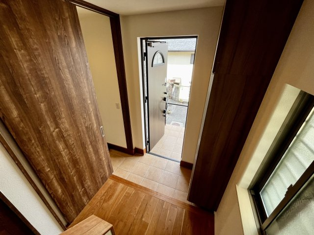 明石市朝霧東町３丁目　戸建の玄関