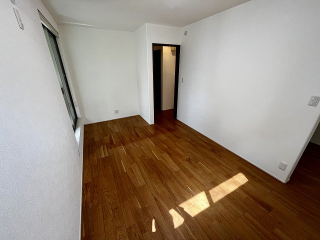 明石市朝霧東町３丁目　戸建の洋室