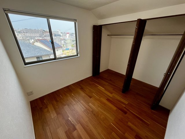 明石市朝霧東町３丁目　戸建の洋室