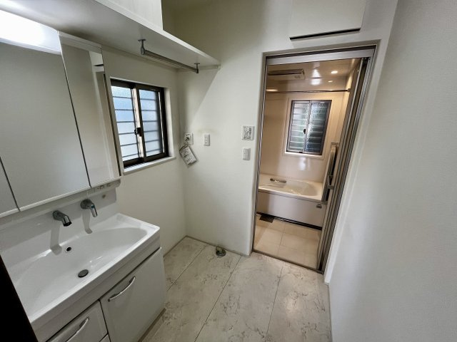 明石市朝霧東町３丁目　戸建の浴室