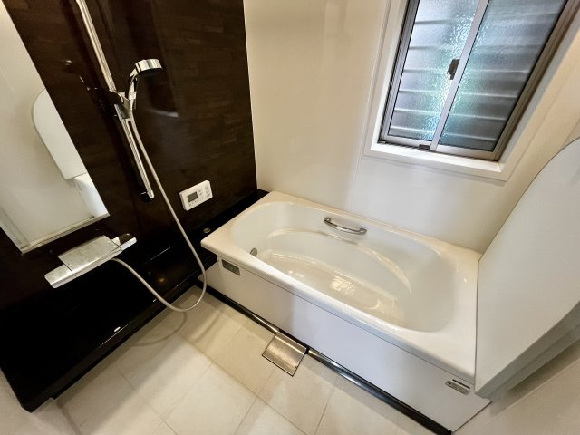 明石市朝霧東町３丁目　戸建の浴室