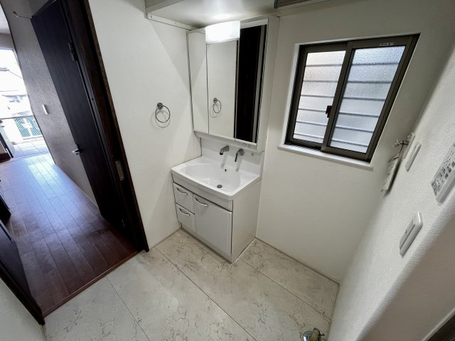 明石市朝霧東町３丁目　戸建の独立洗面台
