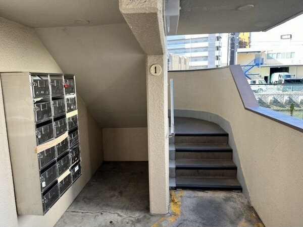 マルトウビルのエントランス|建物の内部です