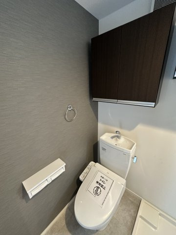 ベイルーム中央林間のトイレ|イメージ写真です・温水洗浄便座付き＆便利な収納付きです♪