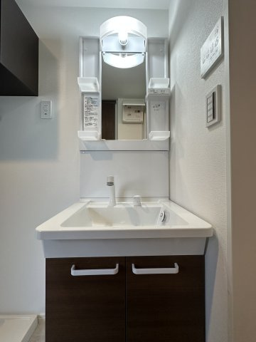 ベイルーム中央林間の独立洗面台|シャワー付き洗面台ですごく便利！！水回りは新品で新築未入居の特権です♪