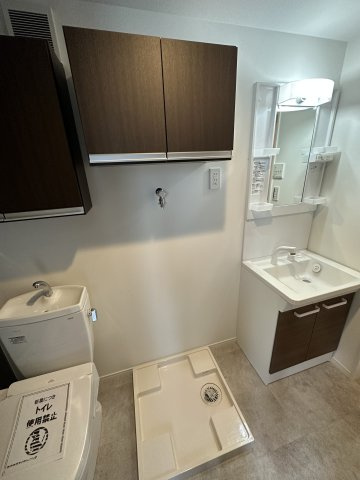 ベイルーム中央林間の洗面所|洗面所に独立洗面台・トイレ・室内洗濯機置場があります！