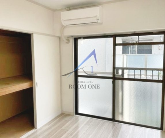 川崎ビルの居間・リビング|洋室のお部屋です。